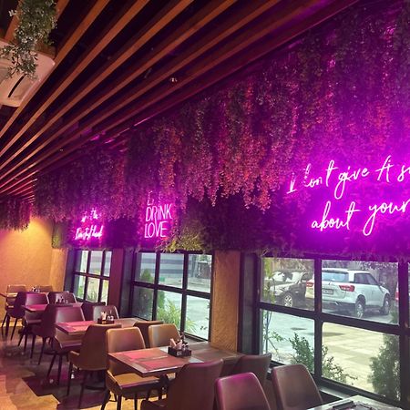 Hotel Merakee - Near Dahisar Mira Road Mumbai Bagian luar foto