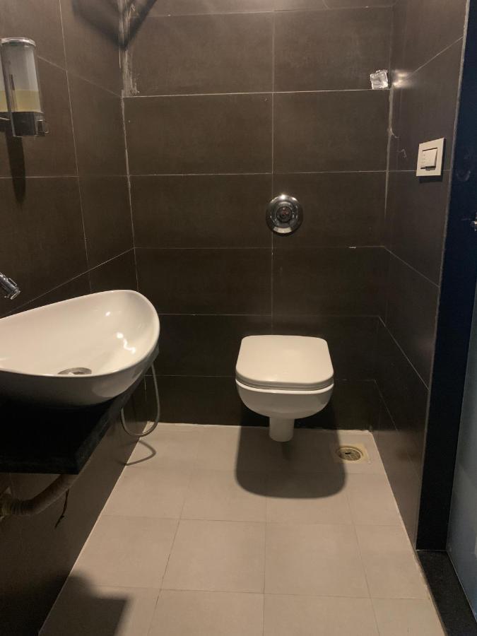 Hotel Merakee - Near Dahisar Mira Road Mumbai Bagian luar foto