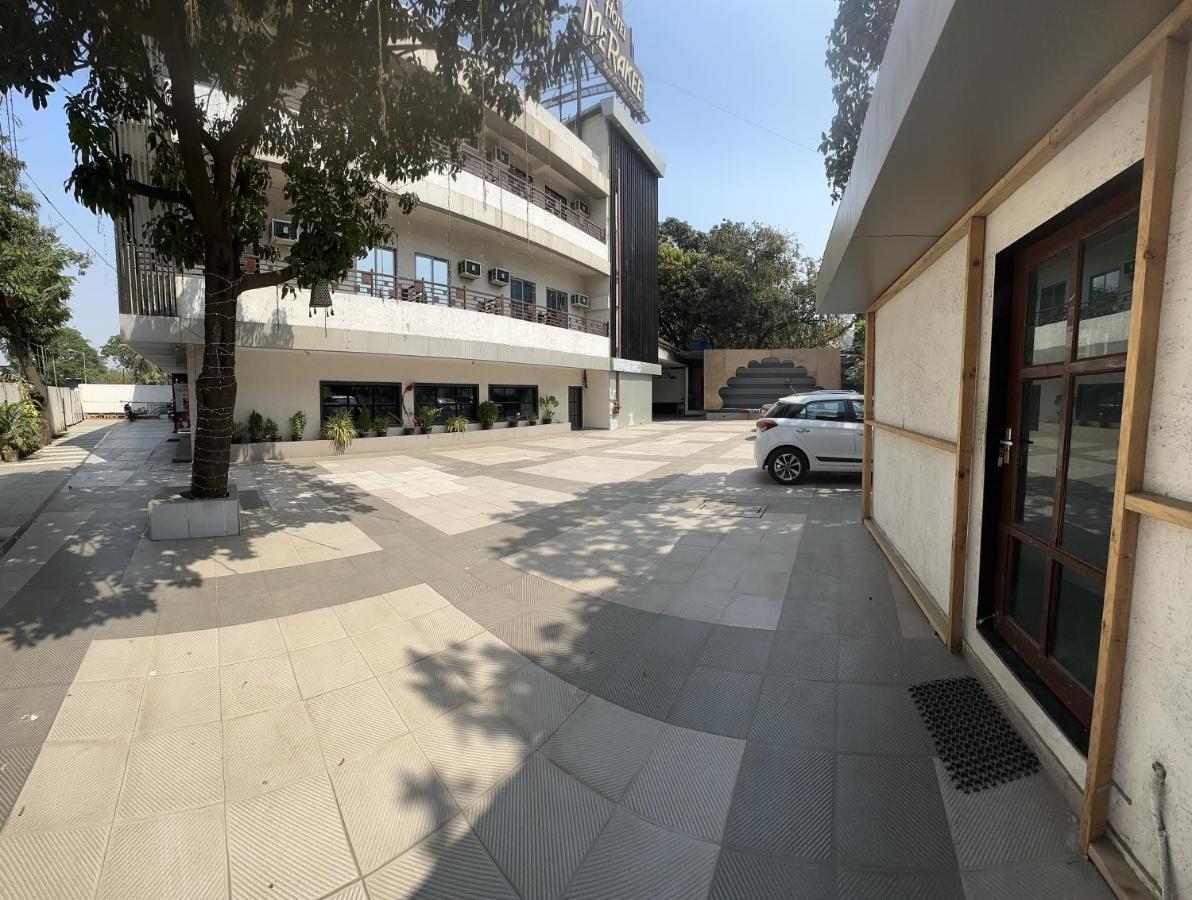 Hotel Merakee - Near Dahisar Mira Road Mumbai Bagian luar foto