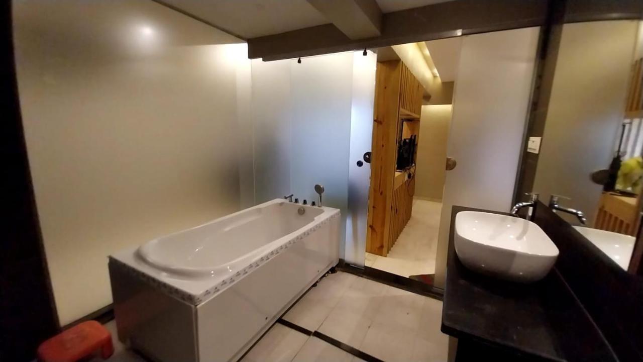Hotel Merakee - Near Dahisar Mira Road Mumbai Bagian luar foto