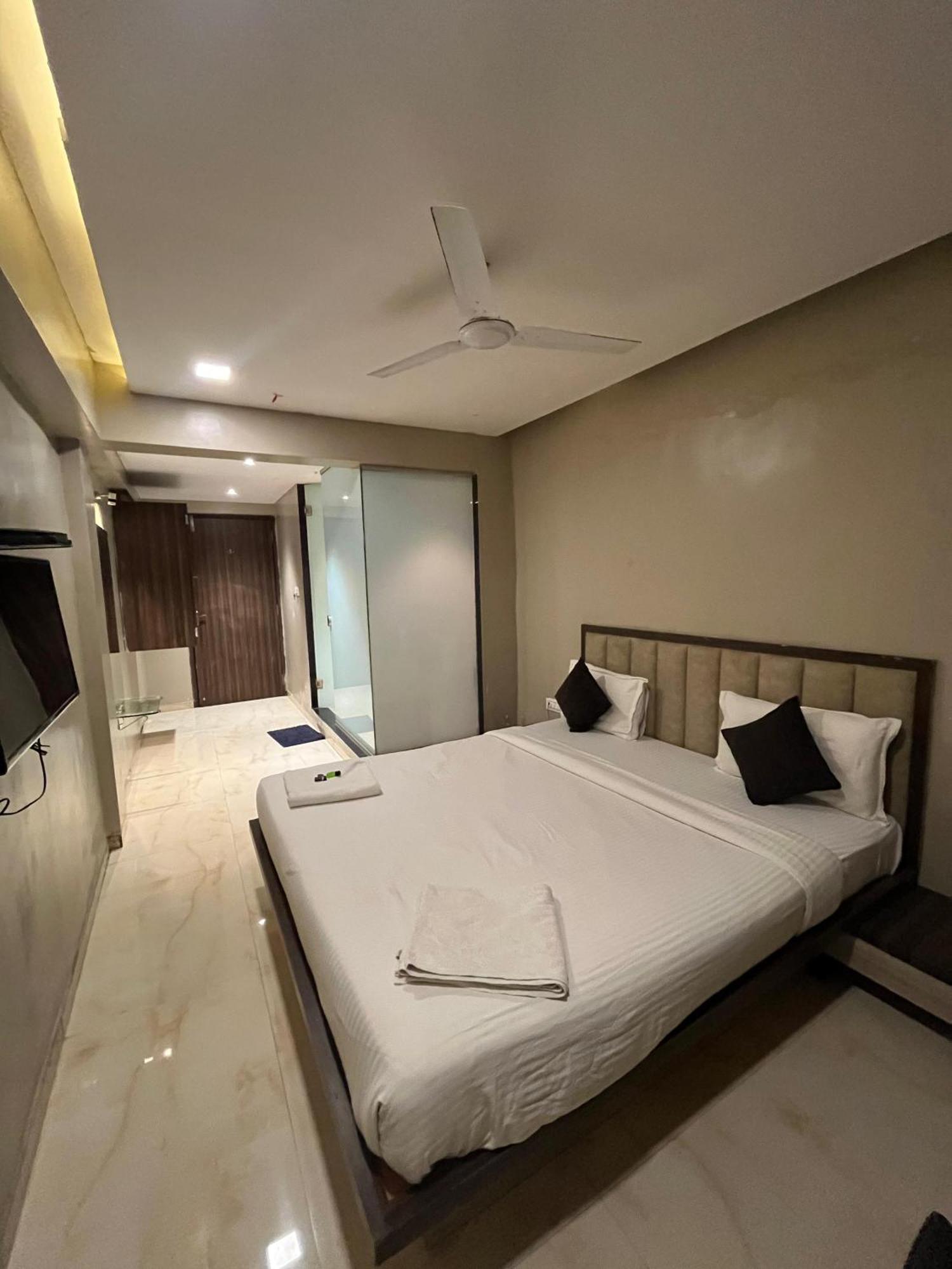 Hotel Merakee - Near Dahisar Mira Road Mumbai Bagian luar foto