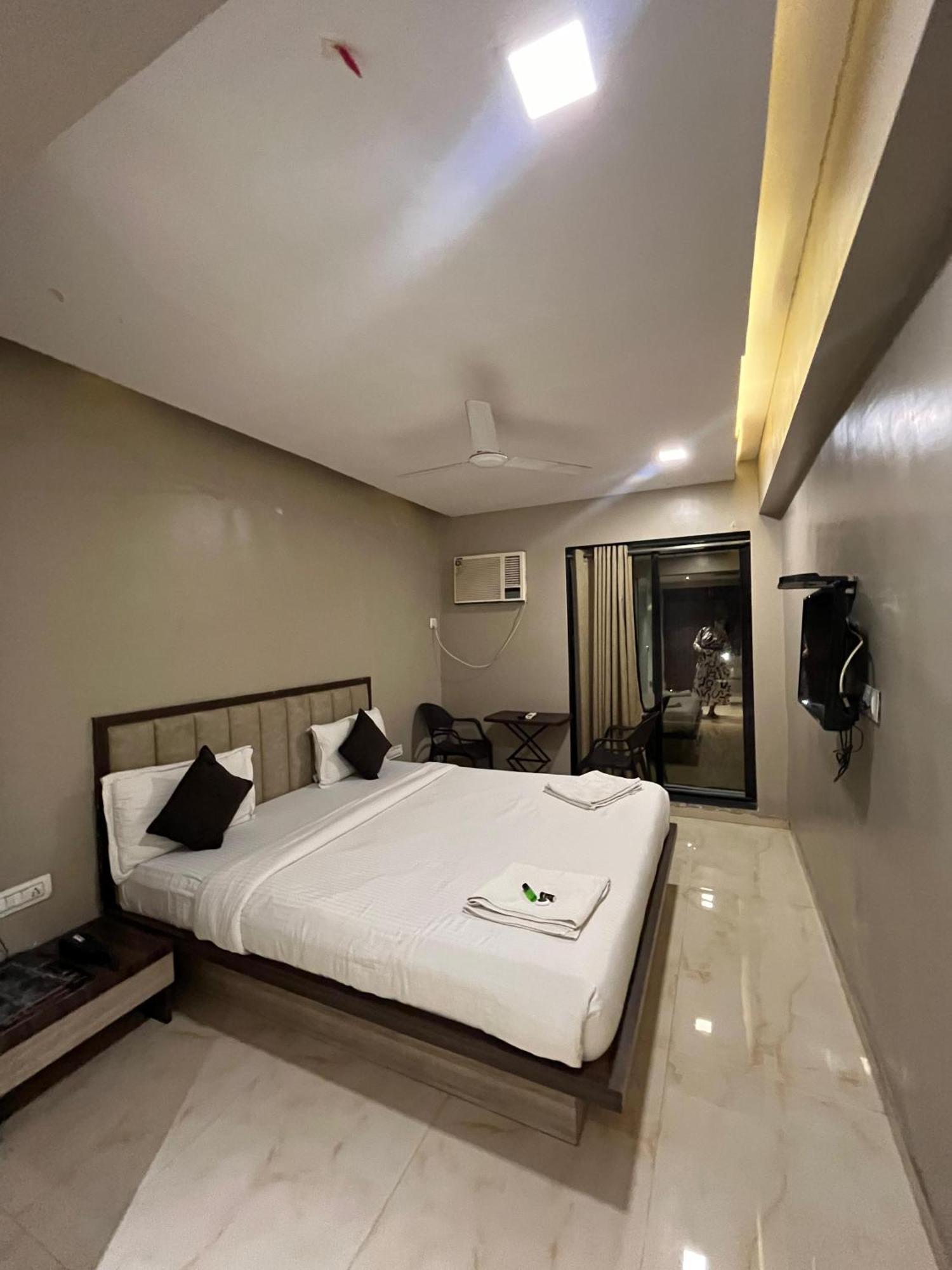 Hotel Merakee - Near Dahisar Mira Road Mumbai Bagian luar foto