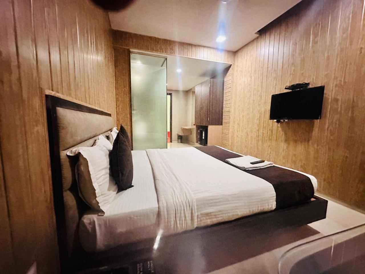 Hotel Merakee - Near Dahisar Mira Road Mumbai Bagian luar foto