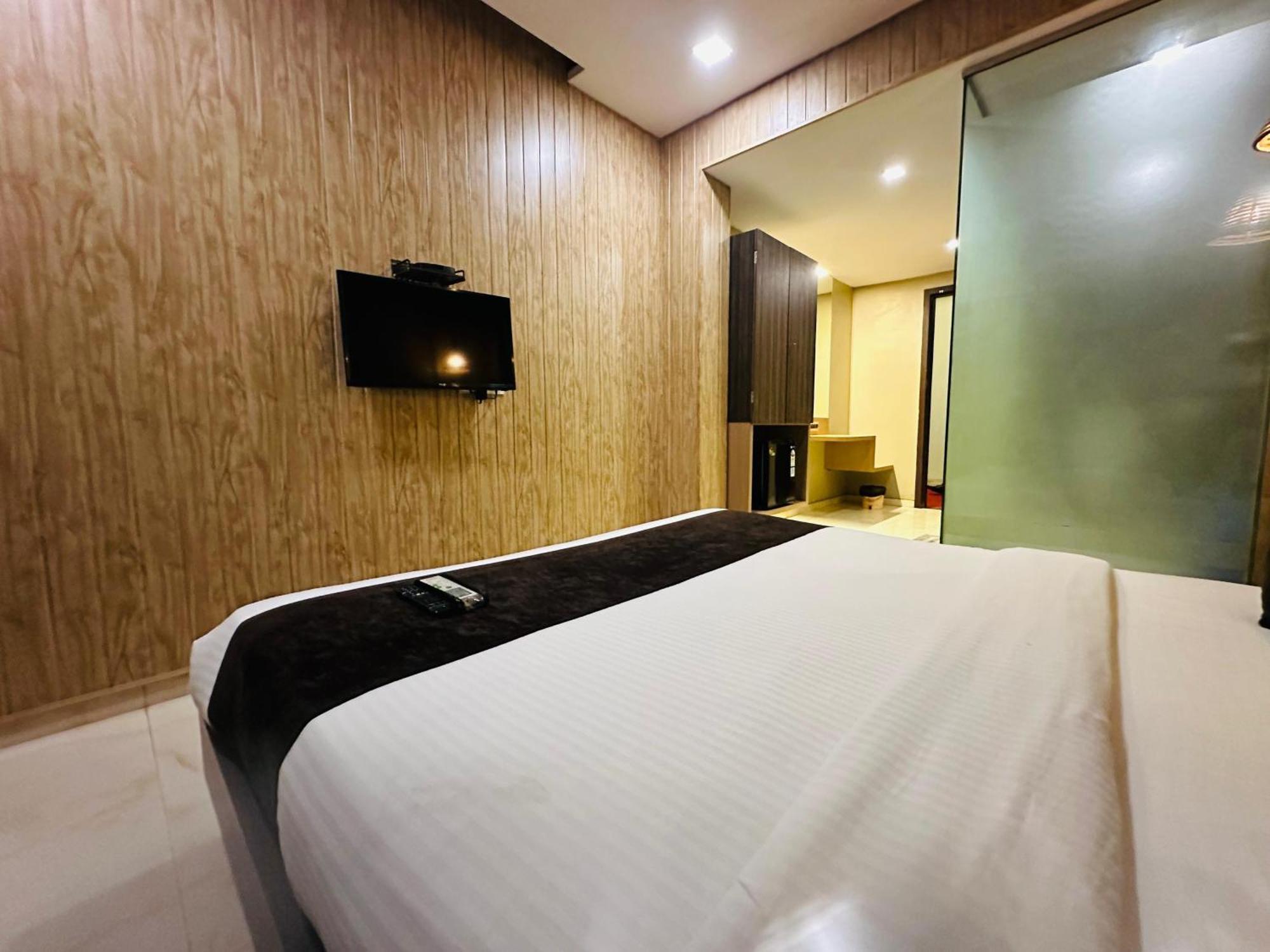 Hotel Merakee - Near Dahisar Mira Road Mumbai Bagian luar foto